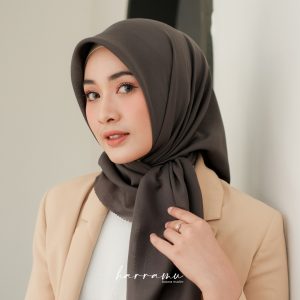 Hijab Segi Empat Polos