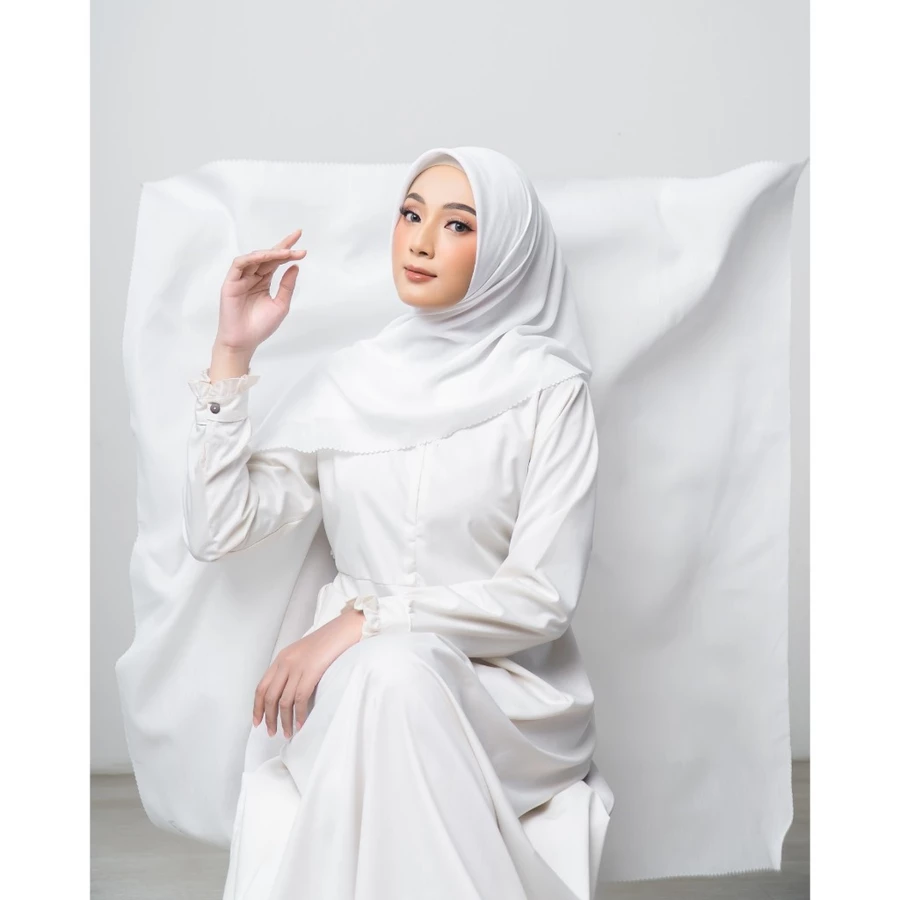 Hijab Segi Empat Polos - Gambar 3